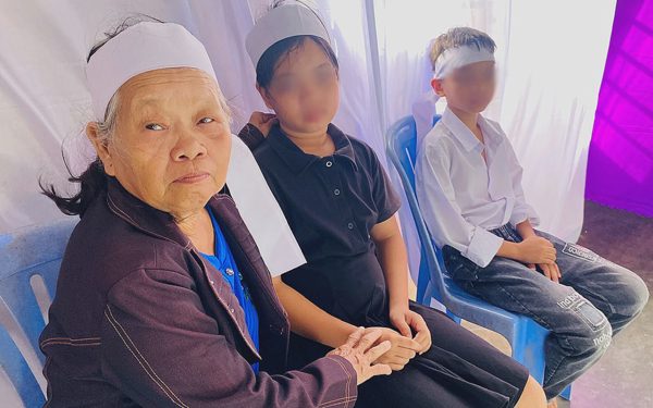 Xóm làng xót xa người mẹ ở Đà Nẵng chết vì tai nạn giao thông, để lại 3 con mất cả mẹ cha