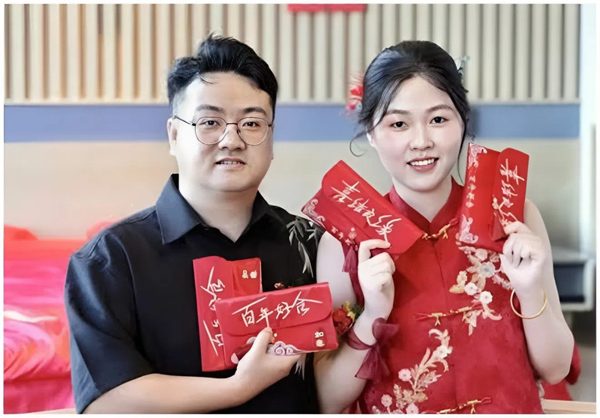 Xôn xao đám cưới đãi cua hoàng đế, lì xì khách hàng trăm triệu đồng