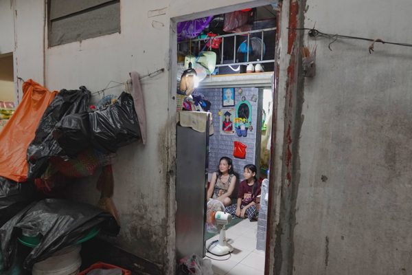 Xót tháng lương, công nhân không về quê, ở lại nhà trọ chật xuyên lễ 2/9