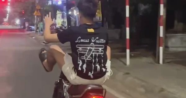 Xử lý thanh niên 17 tuổi đầu trần lái xe máy bằng 2 chân ở Phú Yên