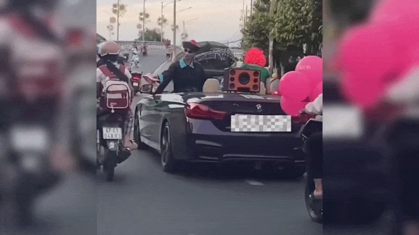 Xử phạt 3 thanh niên hoá trang trên xe mui trần BMW