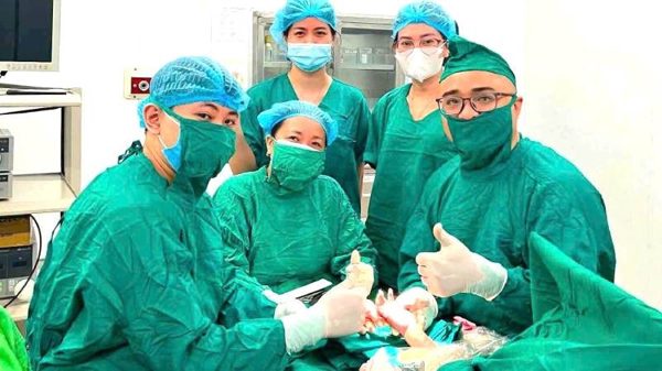 Xử trí kịp thời, bảo tồn chức năng bàn tay cho bé trai 34 tháng tuổi sau tai nạn