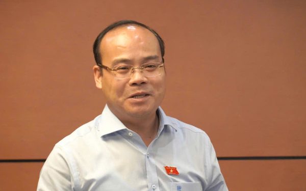 Xuất hiện siêu trường hơn 10.000 học sinh, đại biểu nói 'chưa tưởng tượng điều hành thế nào'