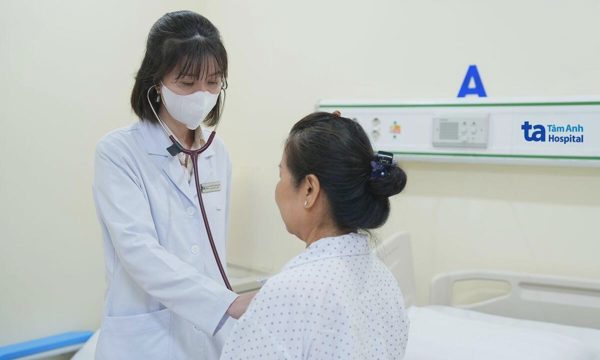 Xuất huyết do uống thuốc kháng đông kết hợp thực phẩm bổ sung