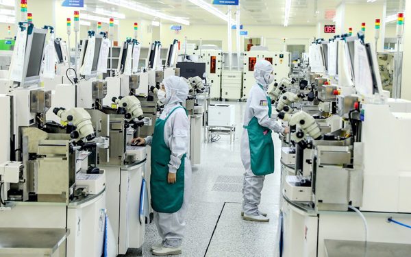 Xuất nhập khẩu hàng hóa tiến sát mốc 1.000 tỉ USD, nhóm hàng nào dẫn đầu?