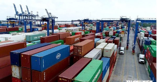 Xuất siêu trở lại sau 9 tháng liên tiếp nhập siêu 'khủng'