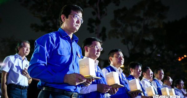 Xúc động lễ tưởng niệm nạn nhân mất vì dịch Covid-19 tại công viên Lý Thái Tổ
