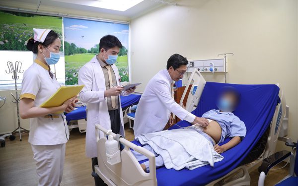 Xương cá đâm thủng thành đại tràng, tạo ổ áp xe ở gan người đàn ông 41 tuổi