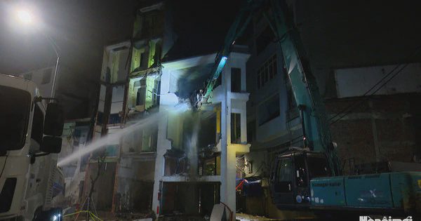 Xuyên đêm phá dỡ 7 tòa nhà cao tầng ở phường Ô Chợ Dừa