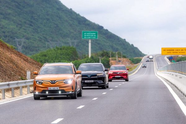 Xuyên Việt cùng xe điện VinFast: Cứ có đường là có trạm sạc