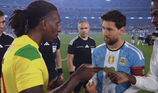 Ý nghĩa từ món quà đặc biệt Benin dành tặng Messi
