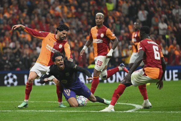 Yamal giúp Barca thắng ngược ở Champions League