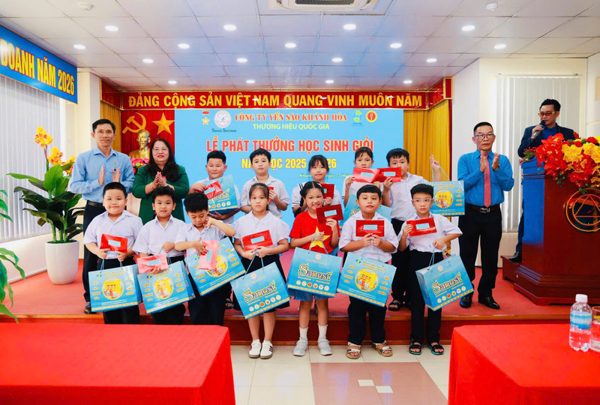 Yến Sào Khánh Hòa dành gần 2,3 tỷ đồng tiếp sức học sinh trước thềm năm học mới