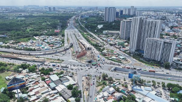 Yêu cầu khắc phục hư hỏng mặt đường hầm chui HC1-01 nút giao An Phú trước 10-10