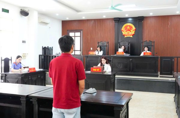 Yêu cầu làm rõ hơn 3 tỷ đồng trong tài khoản đối tượng mua bán giày giả nhãn hiệu Nike, Adidas