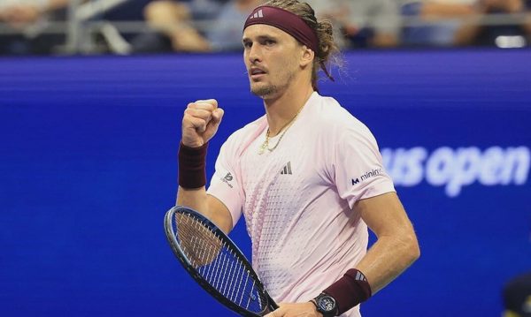 Zverev lại thắng sau 2h sáng ở Mỹ Mở rộng