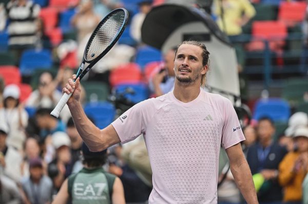 Zverev lần đầu kết thúc năm với vị trí số một thế giới