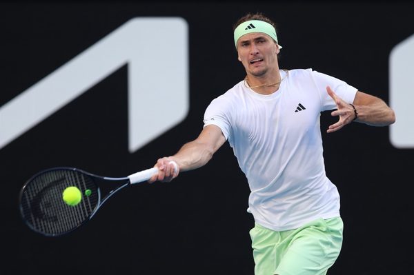 Zverev mừng ngôi số 1 ATP bằng vé tứ kết Thượng Hải Masters